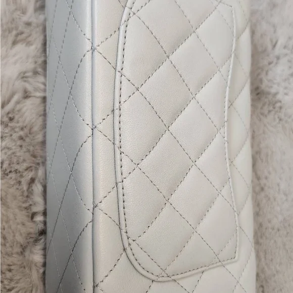 Chanel Light Gray Quilted Crossbody Bag - Picture 4 of 7